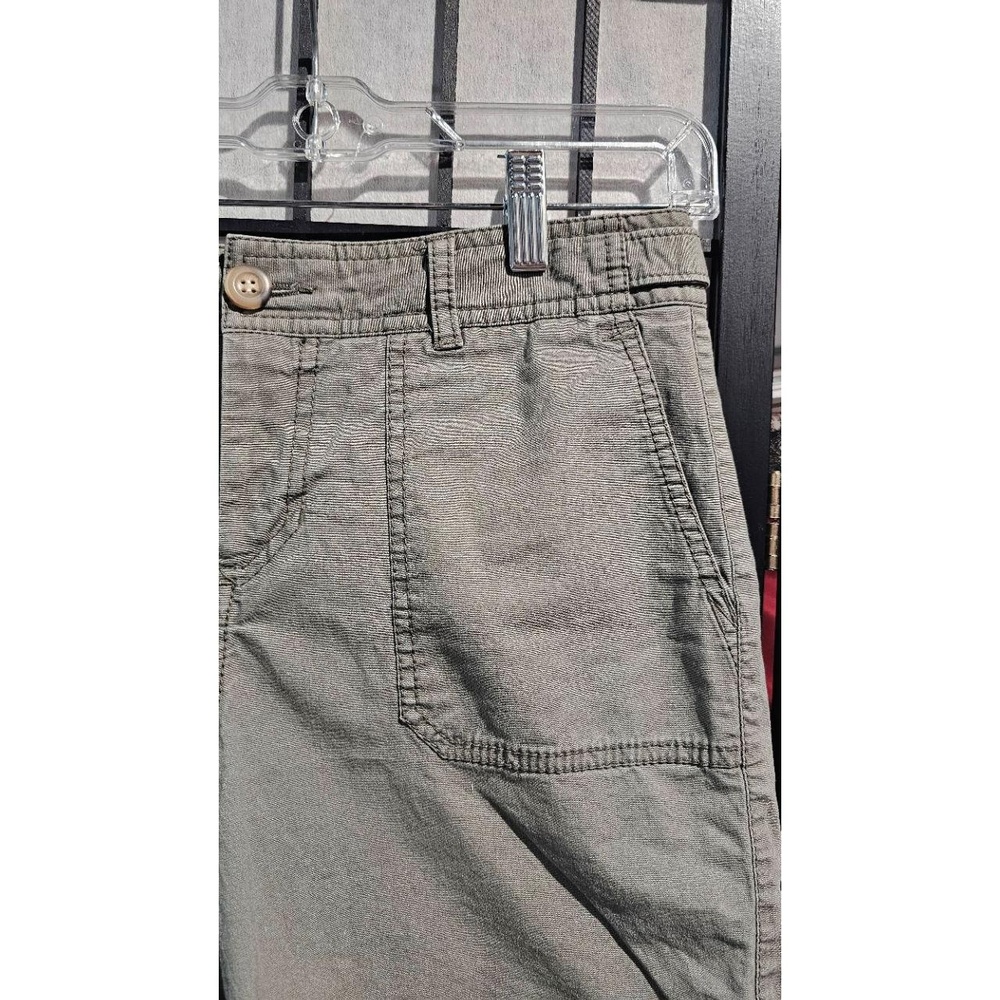 DOCKERS Women’s Shorts Size 6 Olive Green Mid Rise Curvy Stretch Utility Pockets - Picture 3 of 6